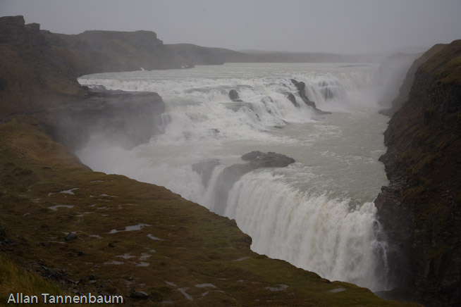 Some of Iceland's natural wonders on the Golden Circle Tour///Gold Falls