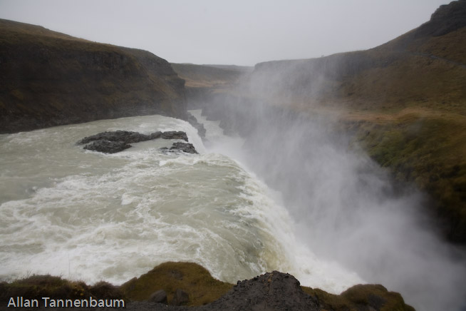 Some of Iceland's natural wonders on the Golden Circle Tour///Gold Falls